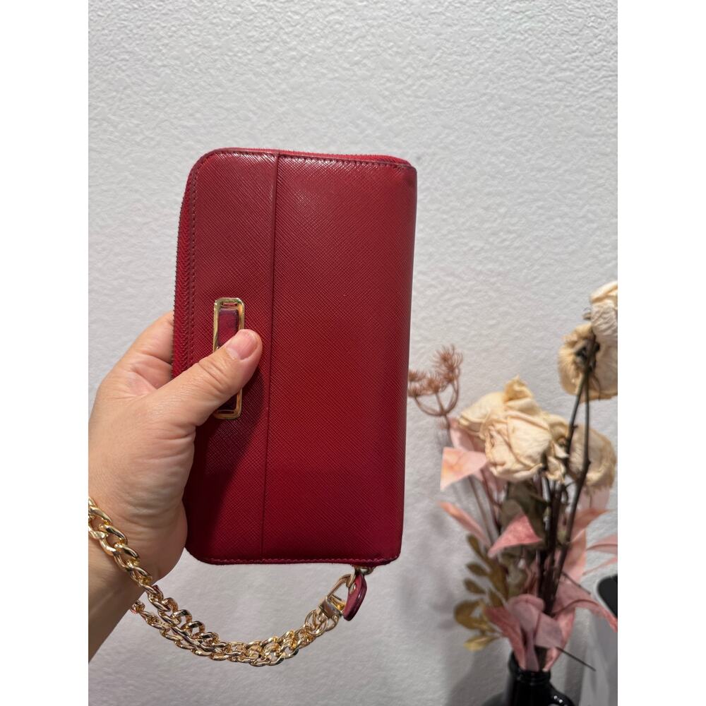 Salvatore‎ Ferragamo Red Saffino Vara Ribbon long wallet Zip